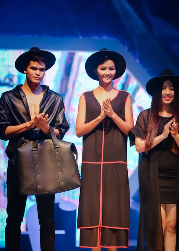 Thi sinh Vietnams Next Top Model 2015 bat ngo lam vedette-Hinh-10